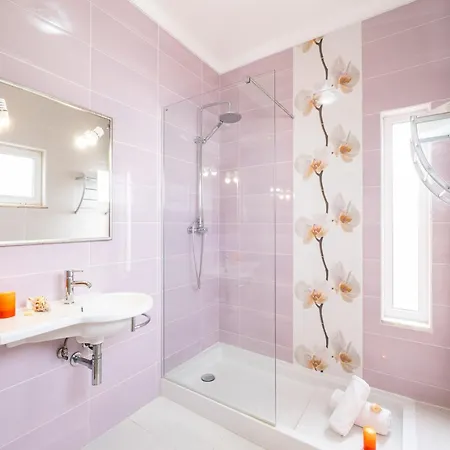 Villa In Gale Near Golden Sandy Beaches *