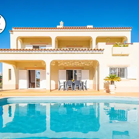 Villa With Swimming Pool *